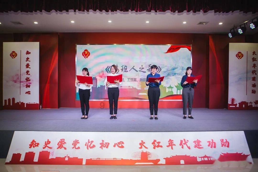 可爱啄木鸟逃脱